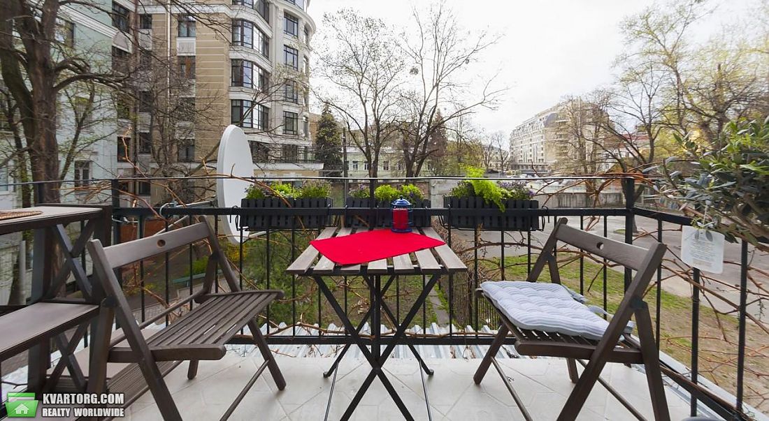 Rent out 2-room apartment. Киев,  Десятинная — photo 8