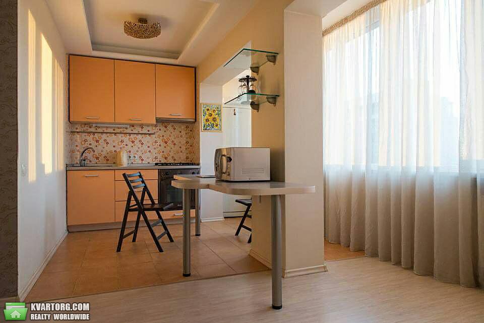 Rent out 1-room apartment. Киев,  Соломенская — photo 1