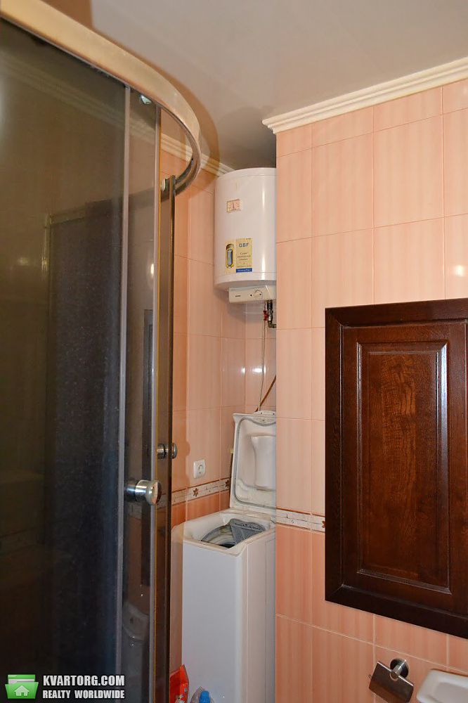 Rent out 2-room apartment. Киев,  Героев Обороны — photo 10