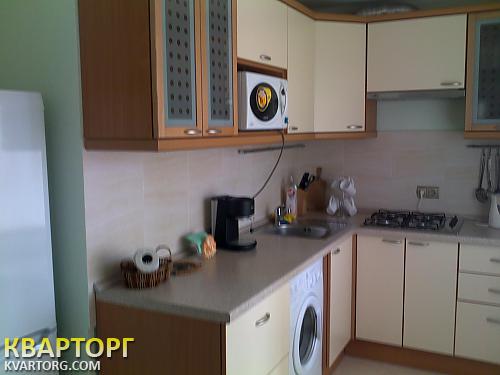 Rent out 2-room apartment. Киев, Жилянская — photo 3