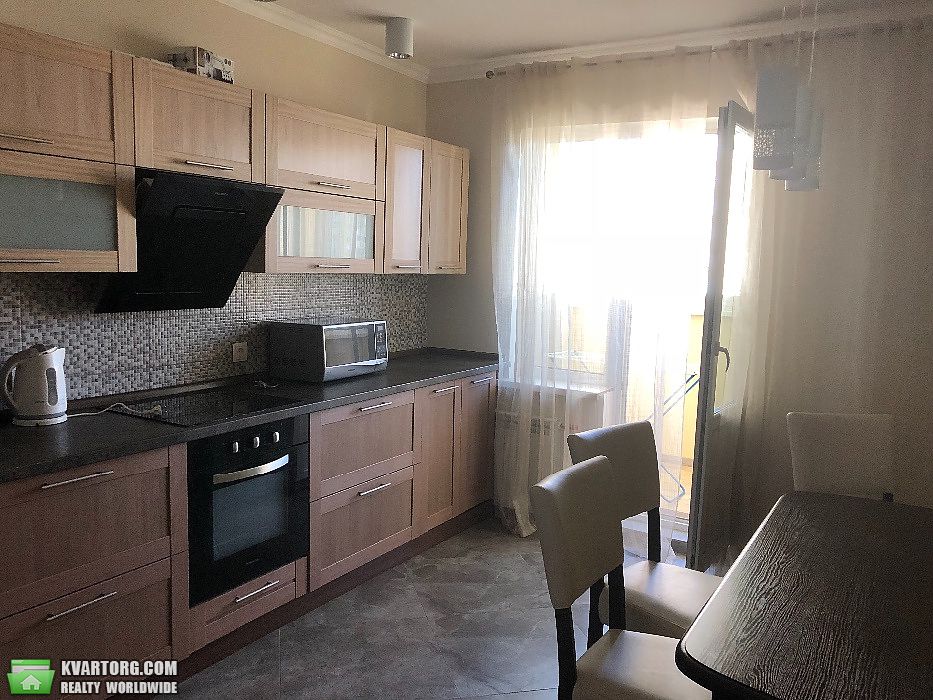 Rent out 3-room apartment. Киев,  Трутенко — photo 1