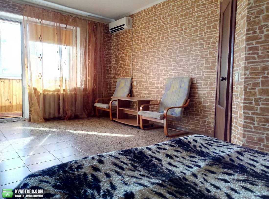 Rent out 1-room apartment. Киев, Баггоутовская — photo 1