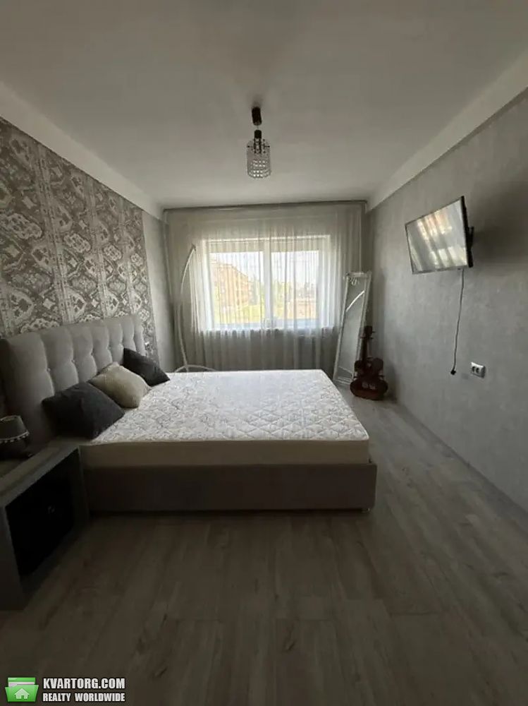 Rent out 2-room apartment. Киев, Сірожупанників — photo 3