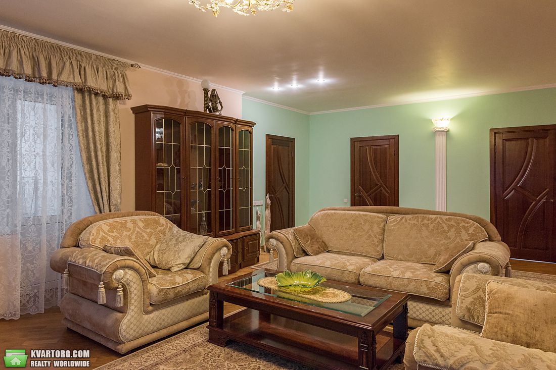 Rent out 3-room apartment. Киев,  Вузовская — photo 1