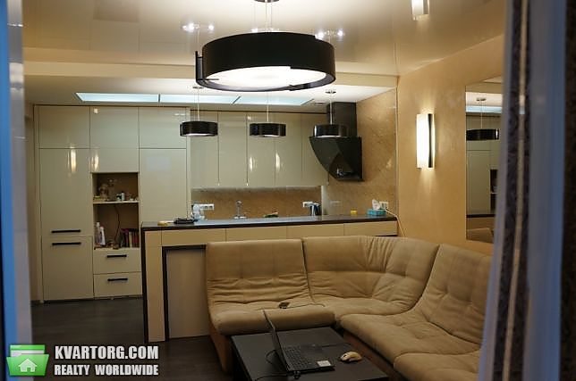 Rent out 3-room apartment. Киев,  Вышгородская — photo 1