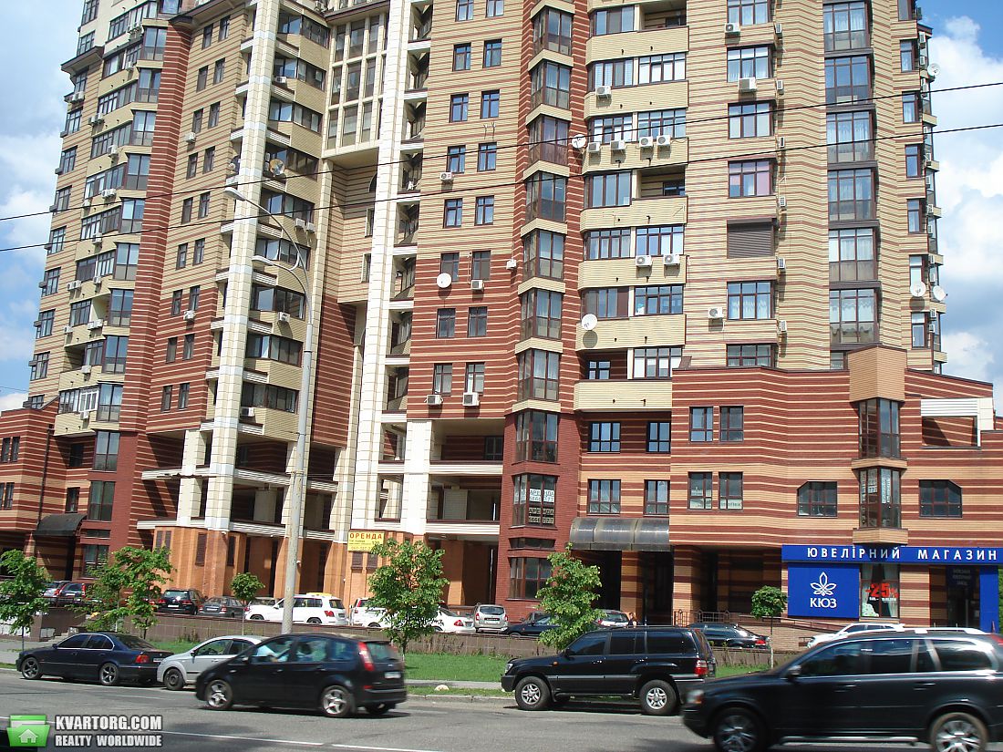 Rent out 3-room apartment. Киев,  Соломенская — photo 1