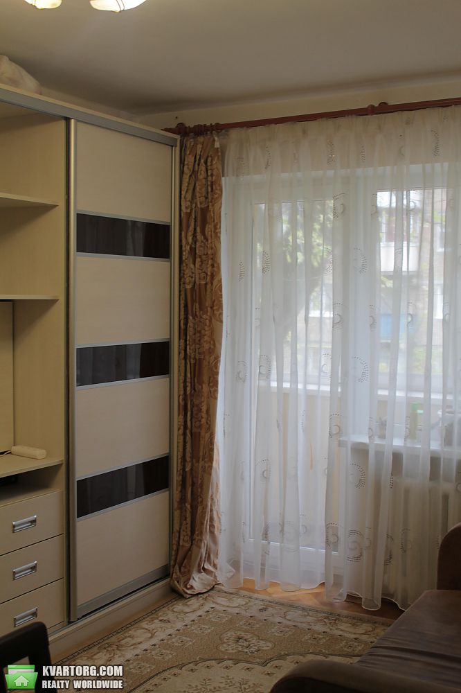 Sell 3-room apartment. Киев,  Метростроевская — photo 1