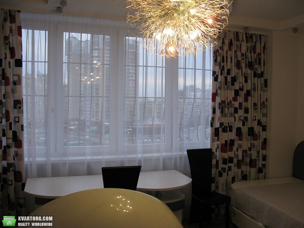 Rent out 3-room apartment. Киев,  Луначарского — photo 4