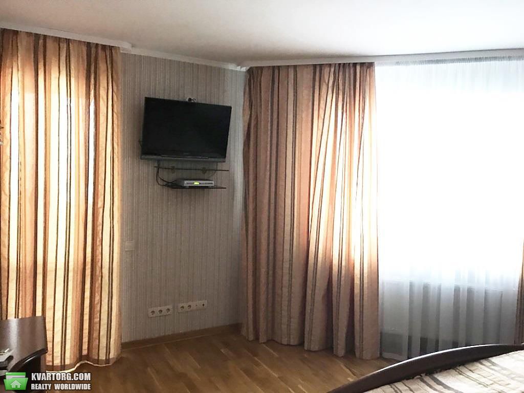 Rent out 3-room apartment. Киев,  Героев Обороны — photo 6