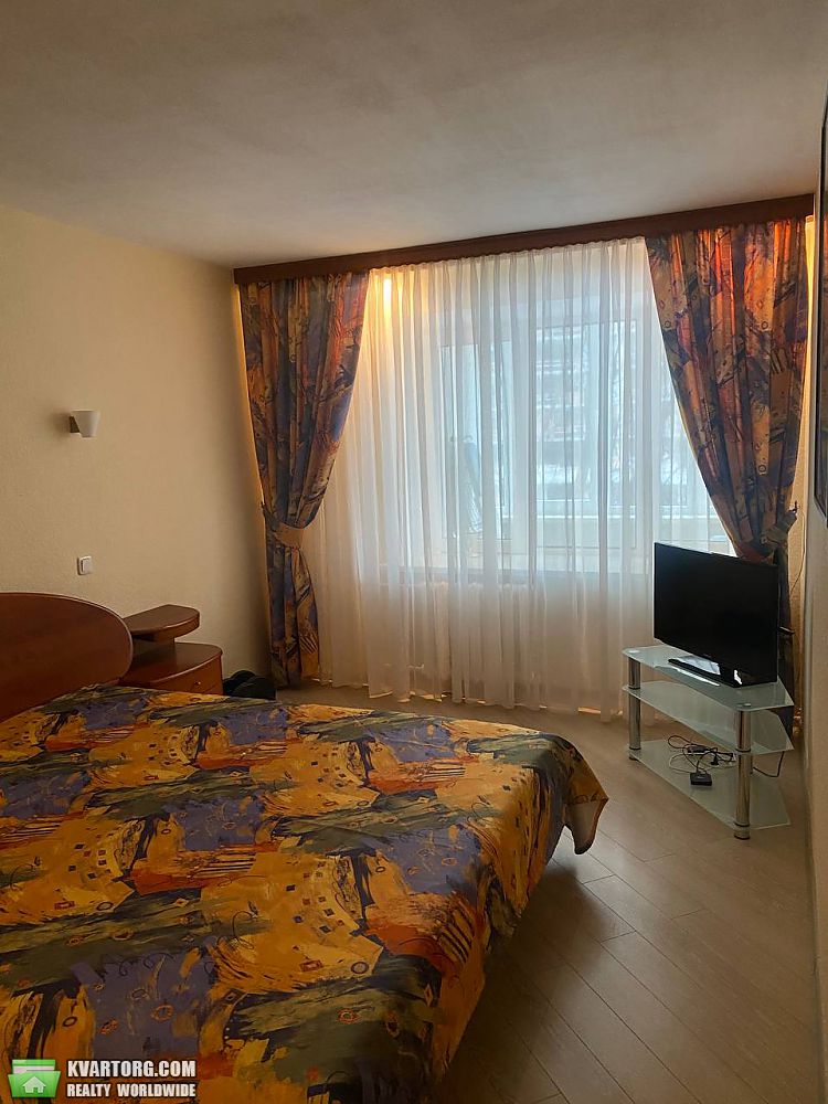Rent out 3-room apartment. Киев,  Чешская — photo 3