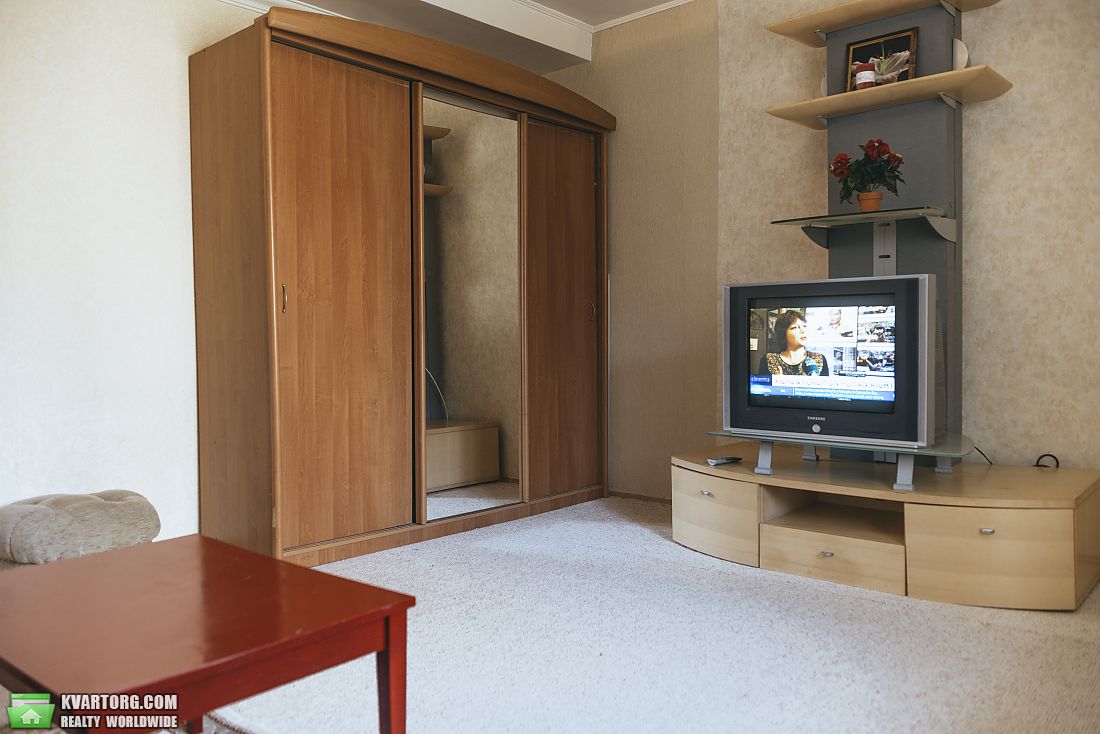 Rent out 1-room apartment. Киев,  Луначарского — photo 4