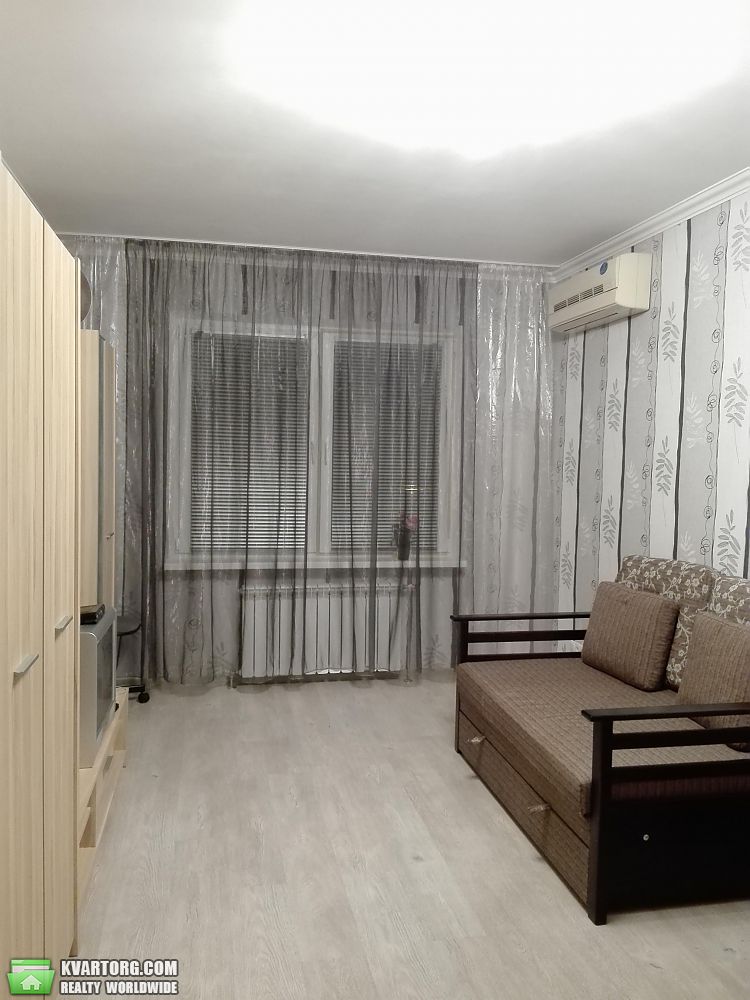 Rent out 1-room apartment. Киев,  Межевая — photo 1