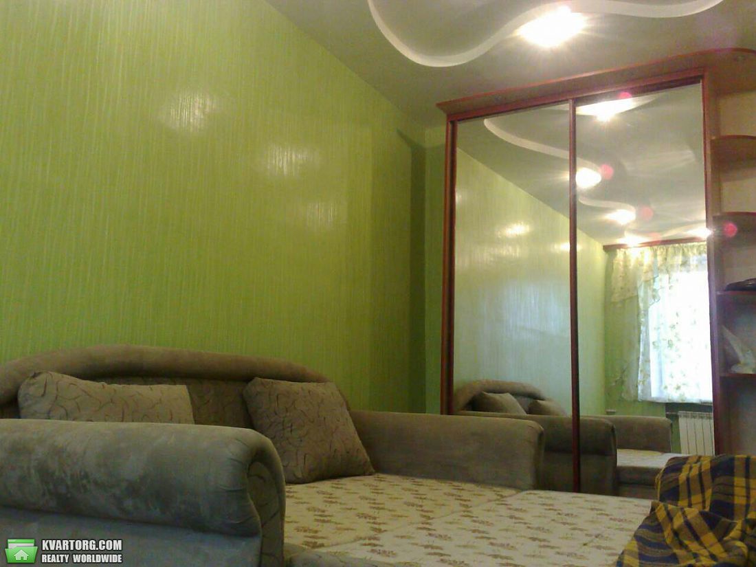 Rent out 2-room apartment. Киев,  Воссоединения пр — photo 3