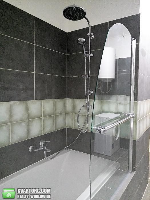 Rent out 2-room apartment. Киев,  Чавдар — photo 9