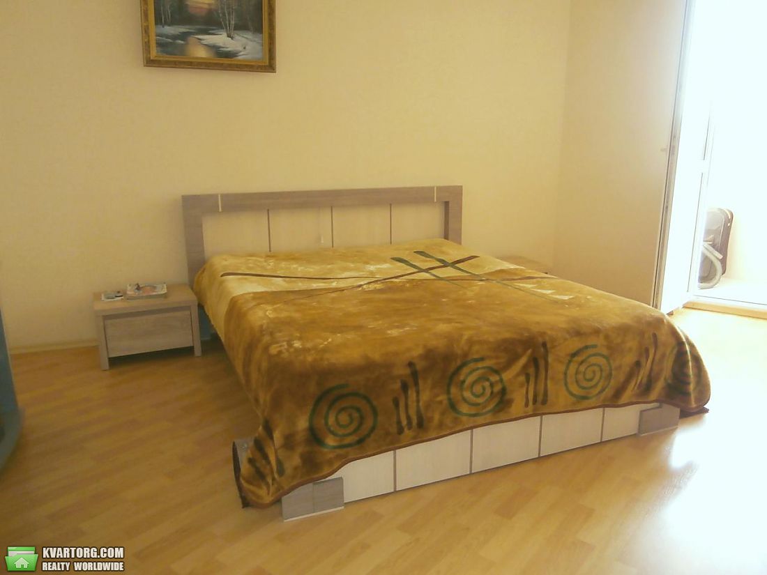 Rent out 2-room apartment. Киев,  Срибнокильская — photo 1