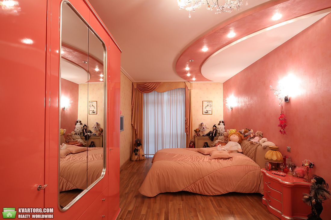 Rent out 4-room apartment. Киев,  Тургеневская — photo 3