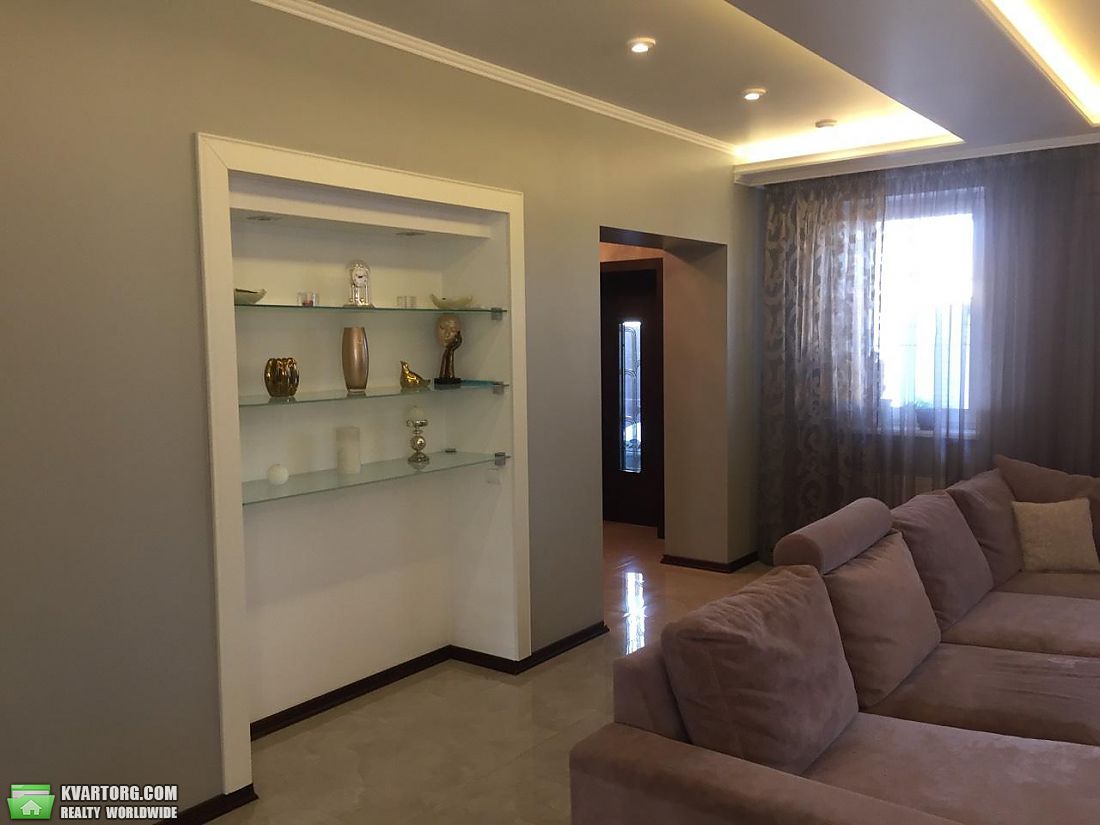 Rent out house. Киев,  Богатырская — photo 4