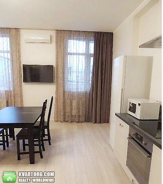 Rent out 2-room apartment. Киев,  Жилянская — photo 1
