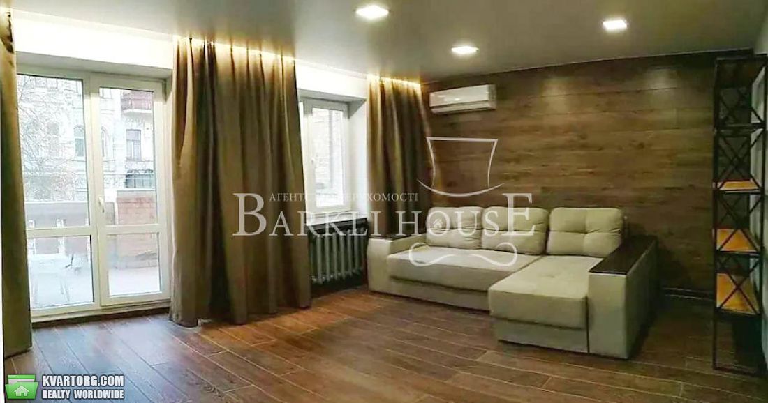 Rent out 2-room apartment. Киев,  Андреевская — photo 1