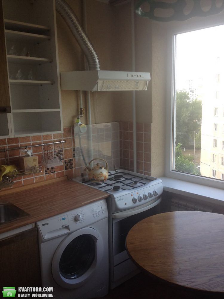 Rent out 3-room apartment. Киев, Приречная — photo 7