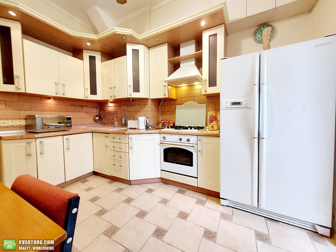 Rent out 3-room apartment. Киев,  Малоподвальная — photo 2