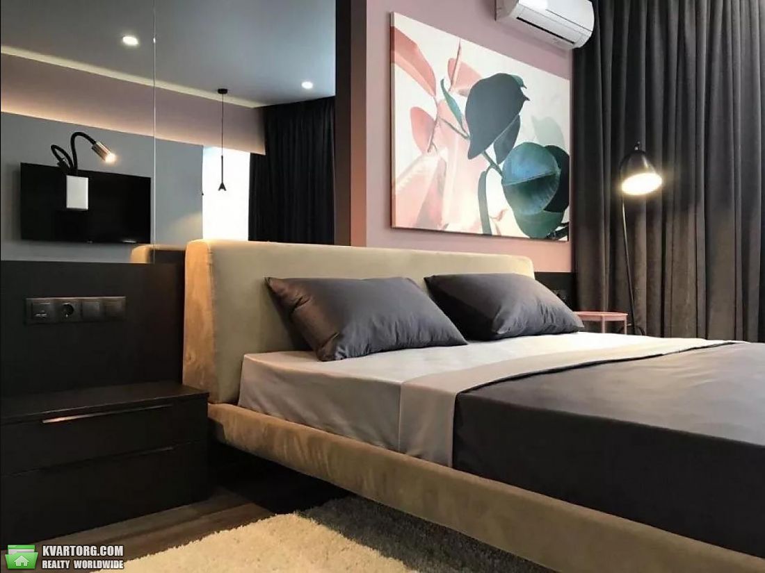 Rent out 3-room apartment. Киев, Соборности — photo 9