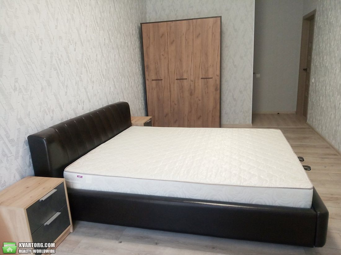 Rent out 2-room apartment. Киев, Данченко Сергея — photo 5