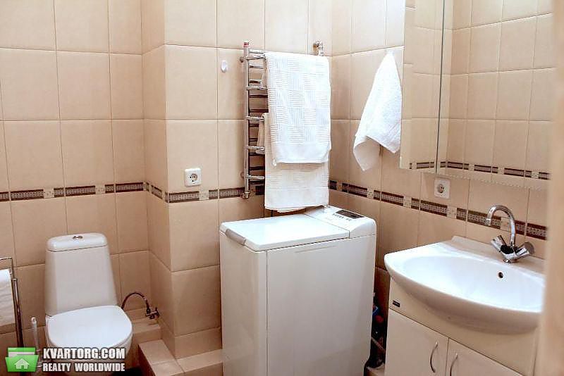 Rent out 3-room apartment. Киев,  Полтавская — photo 9