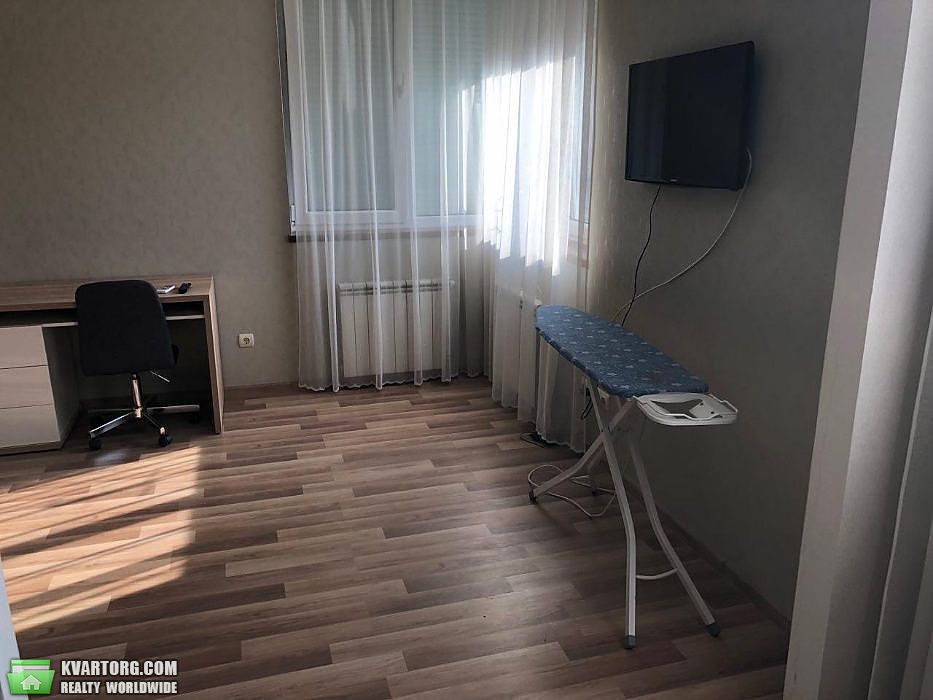 Rent out 2-room apartment. Киев,  Черниговская — photo 4