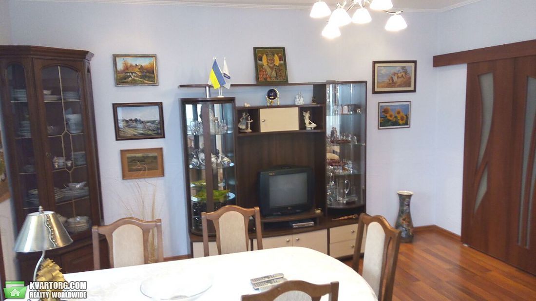 Rent out 2-room apartment. Киев,  Автозаводская — photo 1