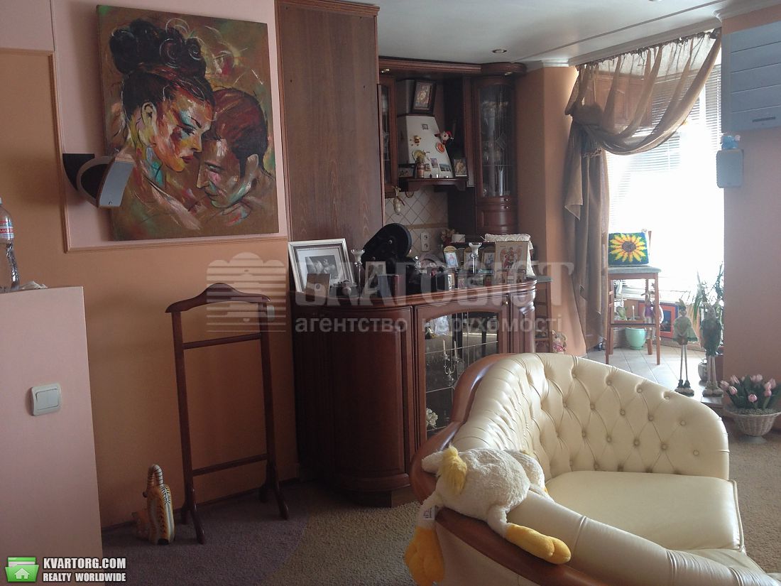 Rent out 1-room apartment. Киев,  Кловский спуск — photo 1