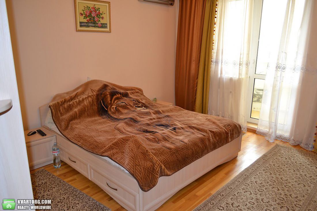Rent out 2-room apartment. Киев,  Героев Обороны — photo 4