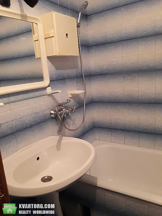 Rent out 2-room apartment. Львов, Червоної Калини — photo 3