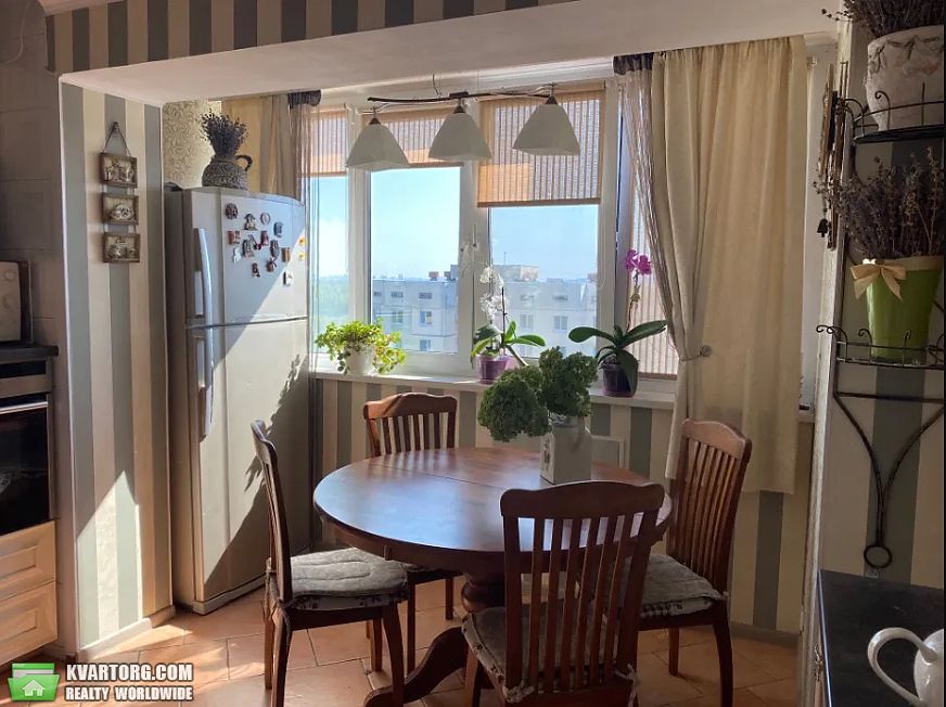 Sell 4-room apartment. Киев,  Приречная — photo 3