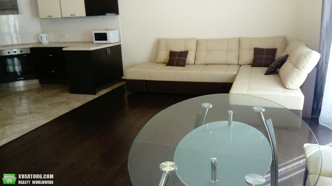 Rent out 2-room apartment. Киев, Щорса — photo 8