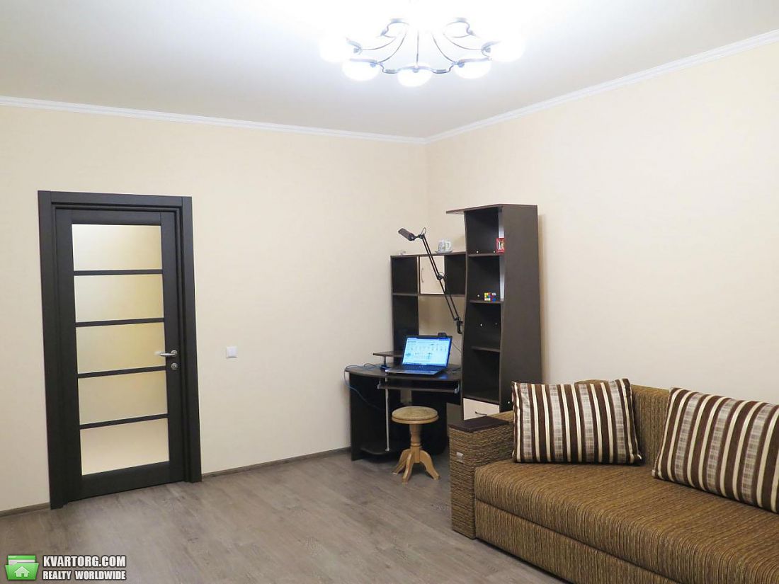 Rent out 2-room apartment. Киев, Сикорского — photo 3