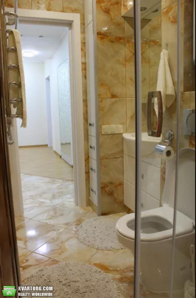 Rent out 3-room apartment. Киев,  Салютная — photo 8