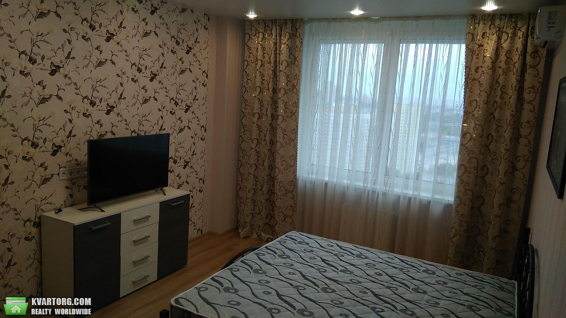 Rent out 1-room apartment. Киев,  Феодосийская — photo 8