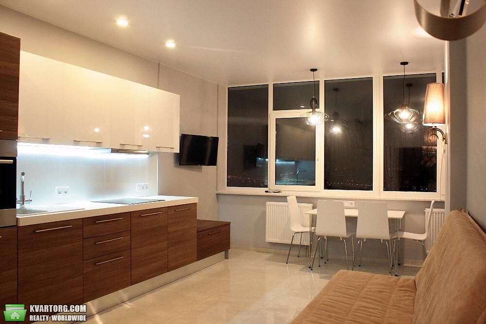 Rent out 2-room apartment. Киев,  Ревуцкого — photo 1