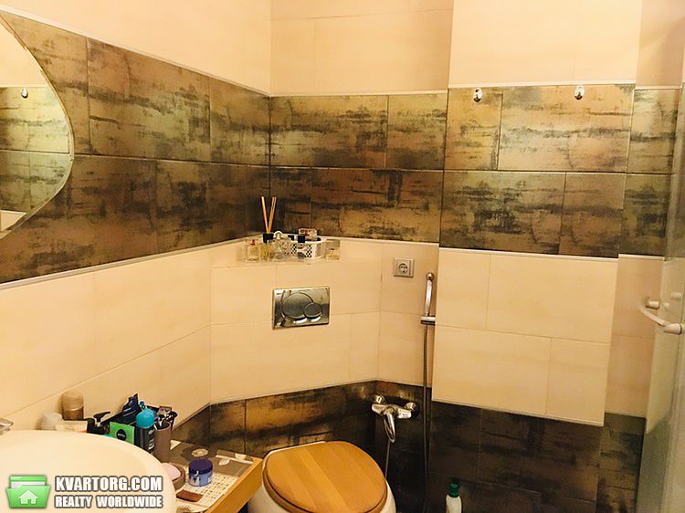 Rent out 2-room apartment. Киев,  Жилянская — photo 5