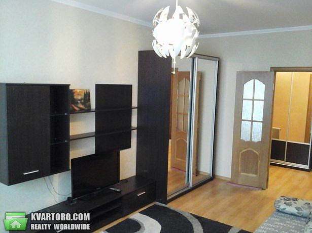 Rent out 2-room apartment. Киев,  Феодосийская — photo 1