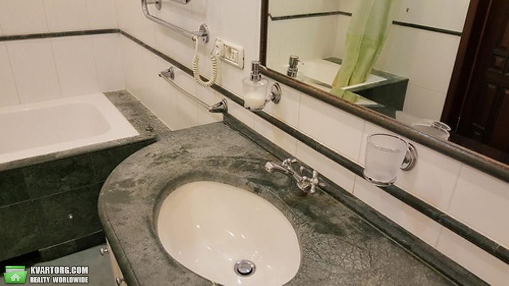 Rent out 3-room apartment. Киев,  Клиническая — photo 9