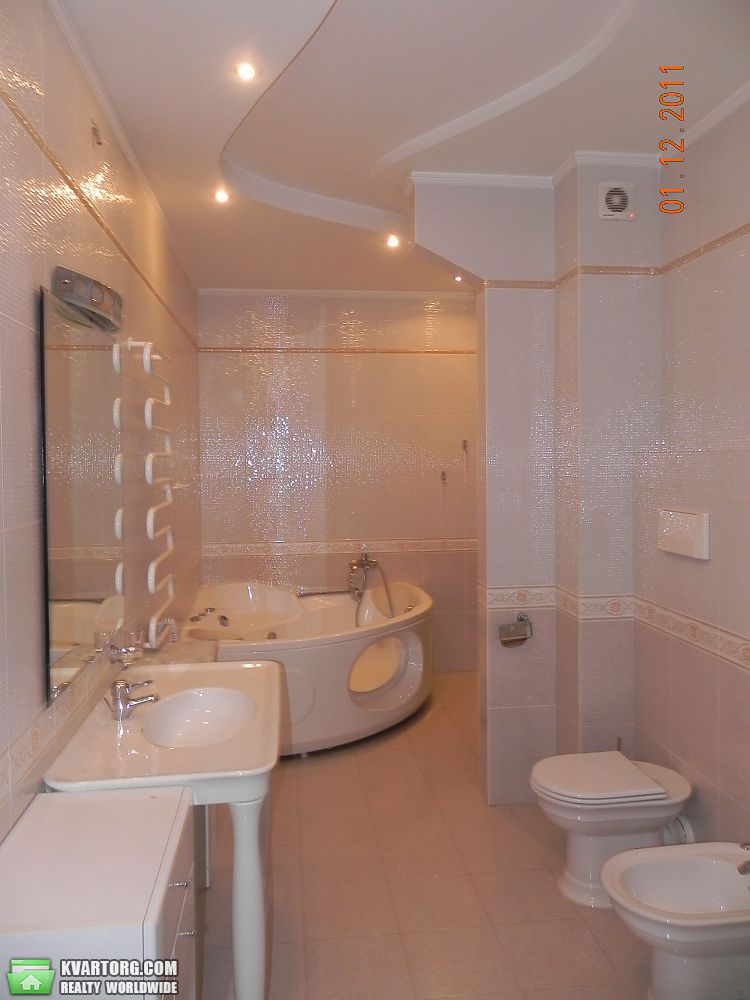 Rent out 4-room apartment. Киев,  Институтская — photo 9