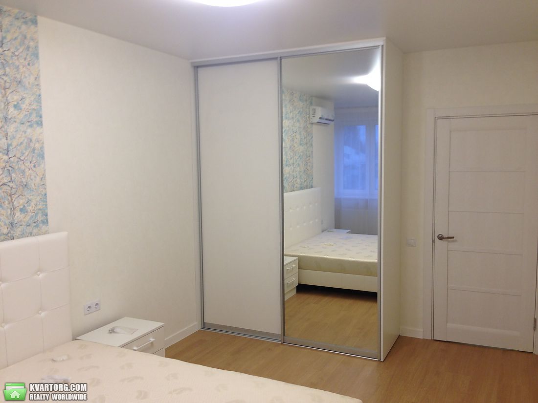 Rent out 2-room apartment. Киев, Комарова космонавта просп — photo 6