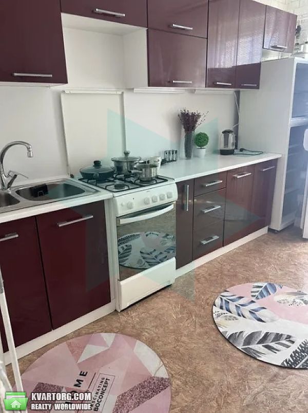 Продам. 4-к.кв. 10/10, ж/м Перемога-5, бульвар Слави 18.