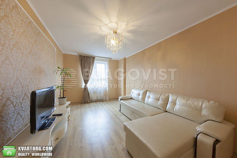 Rent out 2-room apartment. Киев,  Полтавская — photo 1