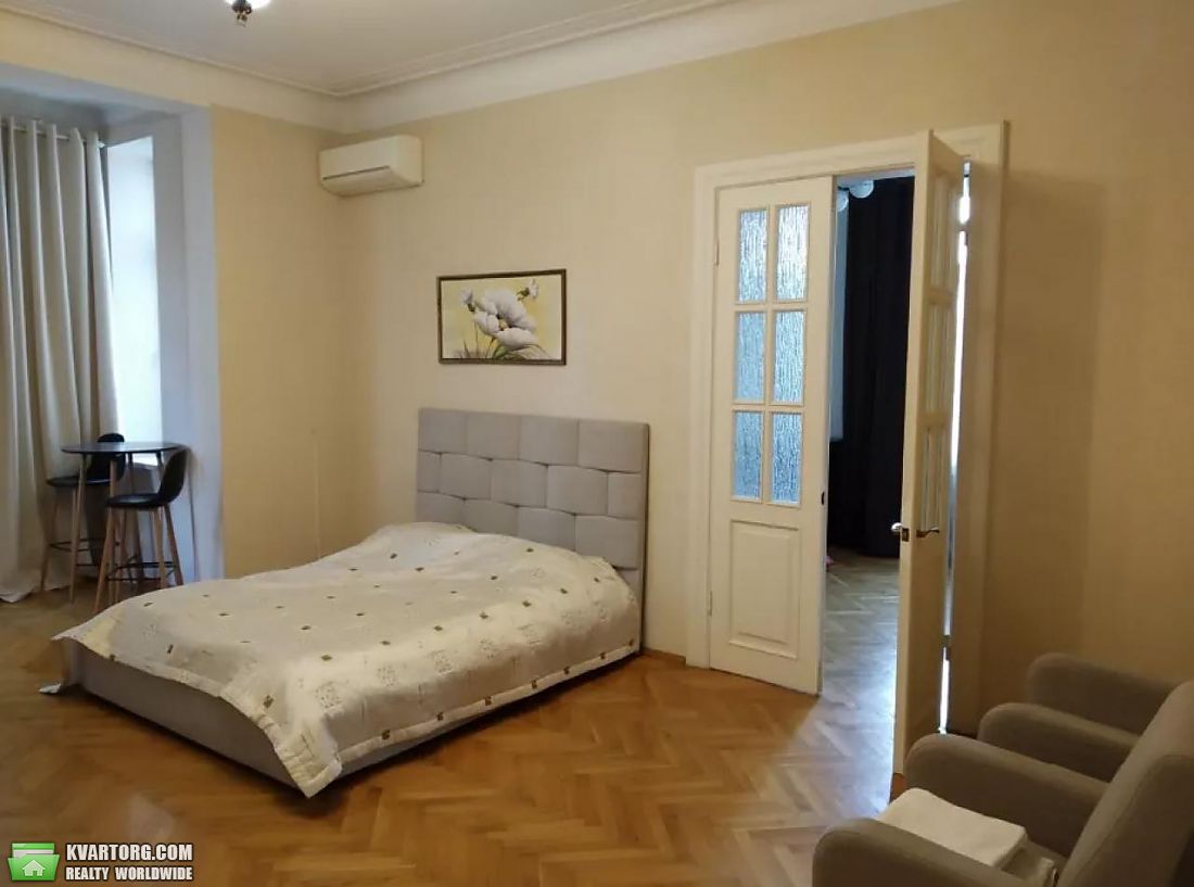 Rent out 2-room apartment. Киев,  Банковая — photo 7