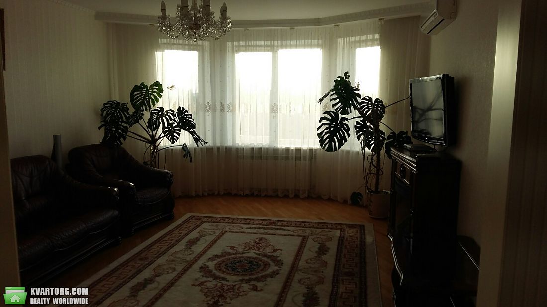 Rent out 3-room apartment. Киев,  Амосова — photo 4