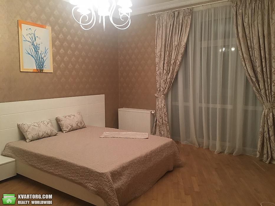 Rent out 1-room apartment. Киев,  Дмитриевская — photo 1