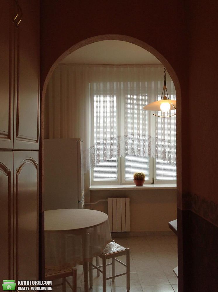 Rent out 2-room apartment. Киев,  Семьи Хохловых — photo 3
